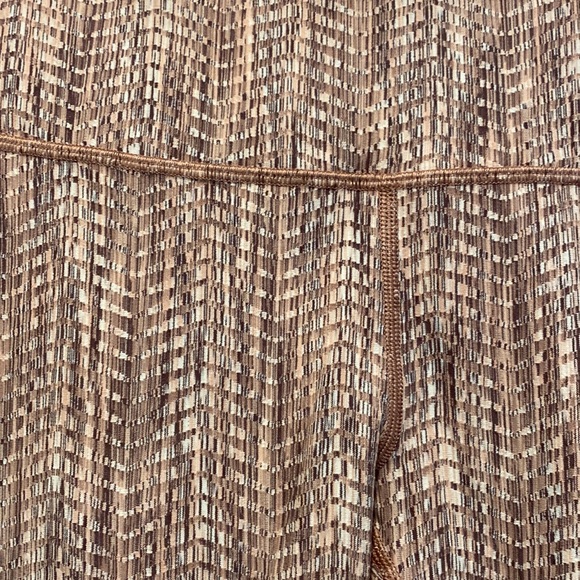 Like New Lululemon Wunder Under 7/8 length - Picture 2 of 5